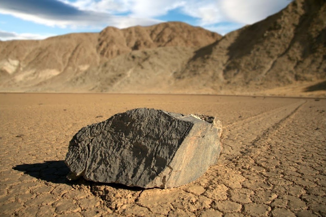Bí mật hiện tượng hòn đá có thể di chuyển tại thung lũng Chết