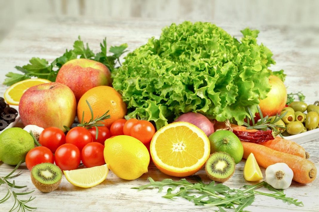 Các loại rau xanh hay trái cây tươi chứa nhiều vitamin cho cơ thể