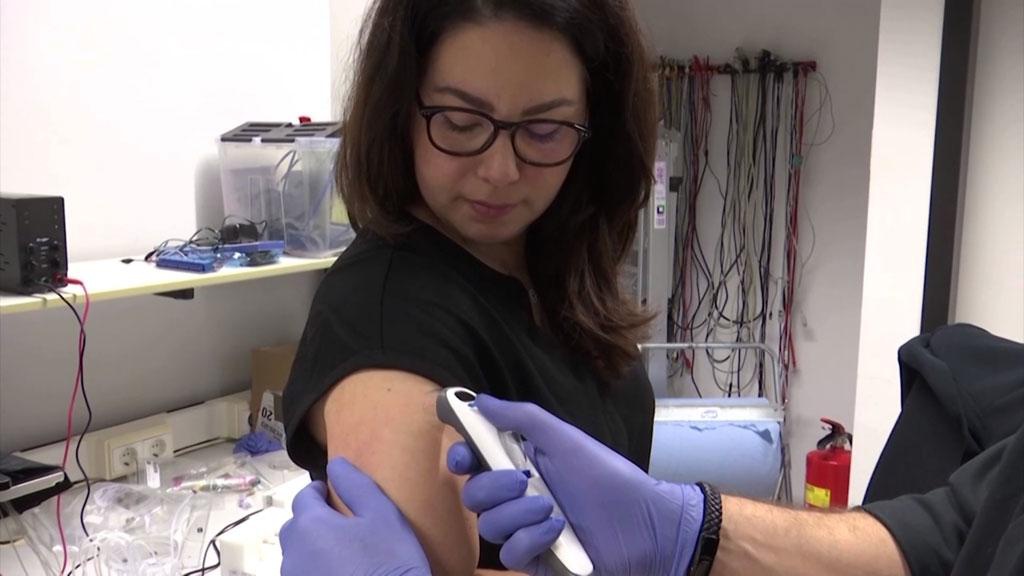 Công nghệ laser đưa vaccine qua da mà không cần dùng kim tiêm